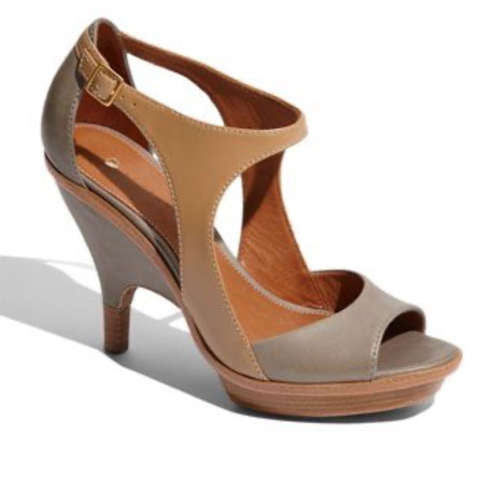 leifsdottir Two-Tone Taupe and Camel Leather T-Strap Heels